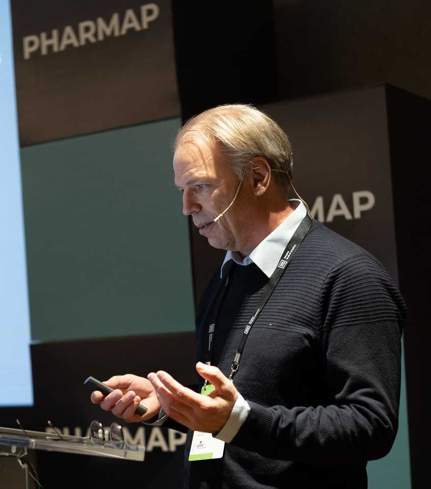 Karel presenting in Amsterdam